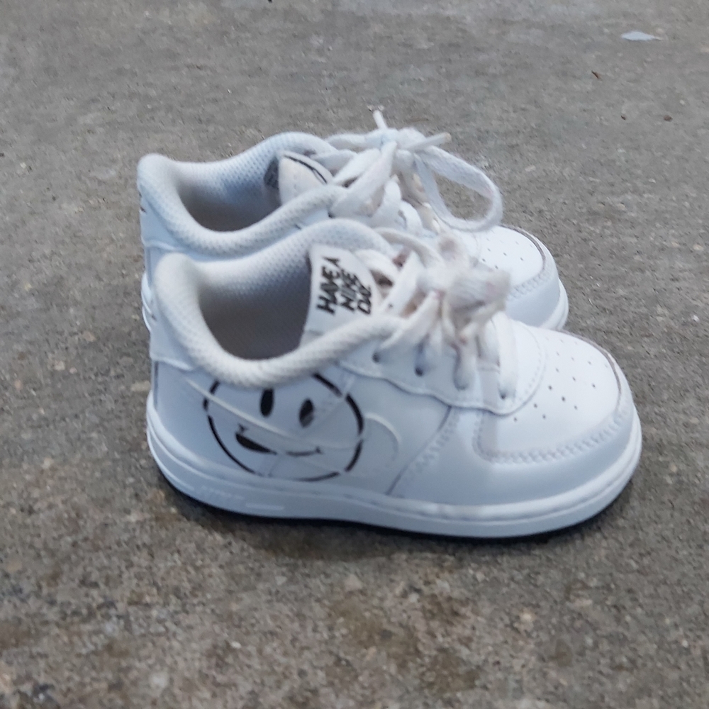Smiley face white air force 1